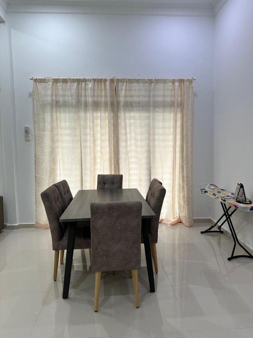 Homestay Kemaman Fyna08 Semi-D, 4 Bedrooms Dekat Pantai 科亚 外观 照片