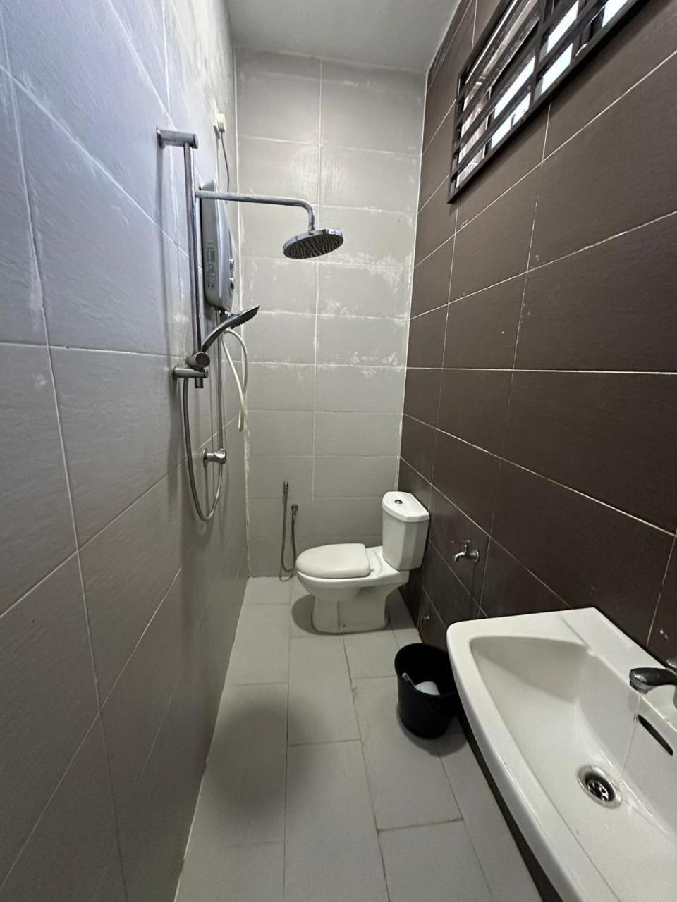 Homestay Kemaman Fyna08 Semi-D, 4 Bedrooms Dekat Pantai 科亚 外观 照片